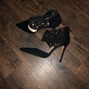 Sexy Jessica Simpson  black heels.